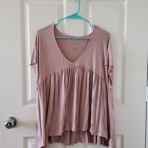 Soft and sexy American eagle flowy top. Mauve